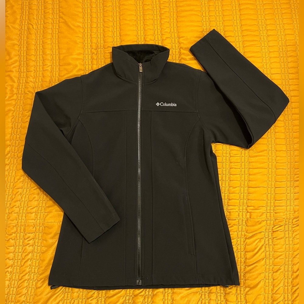 Columbia Black Zip Up W’s S
